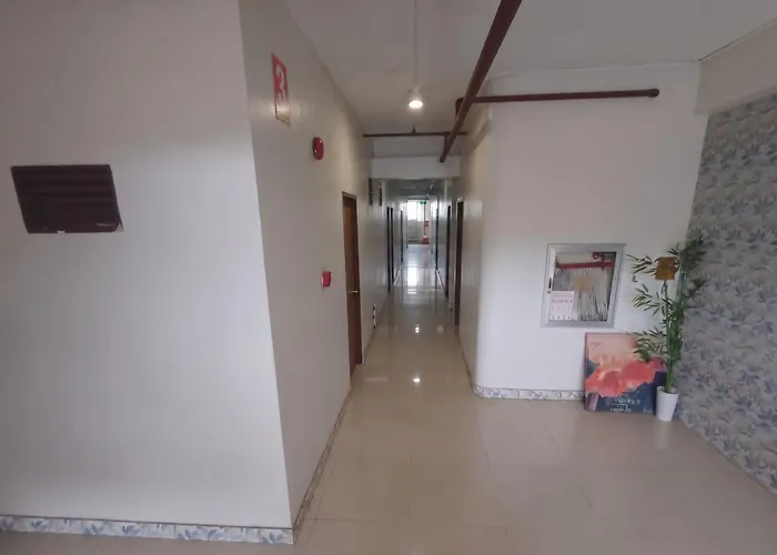Hotel 498 By Reddoorz Near Boni Avenue *